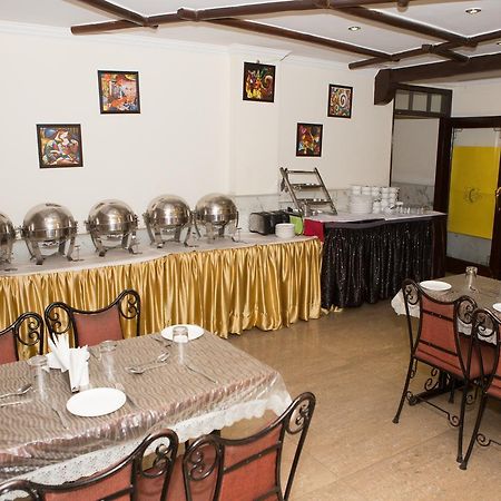The Crest Inn Delhi  Buitenkant foto