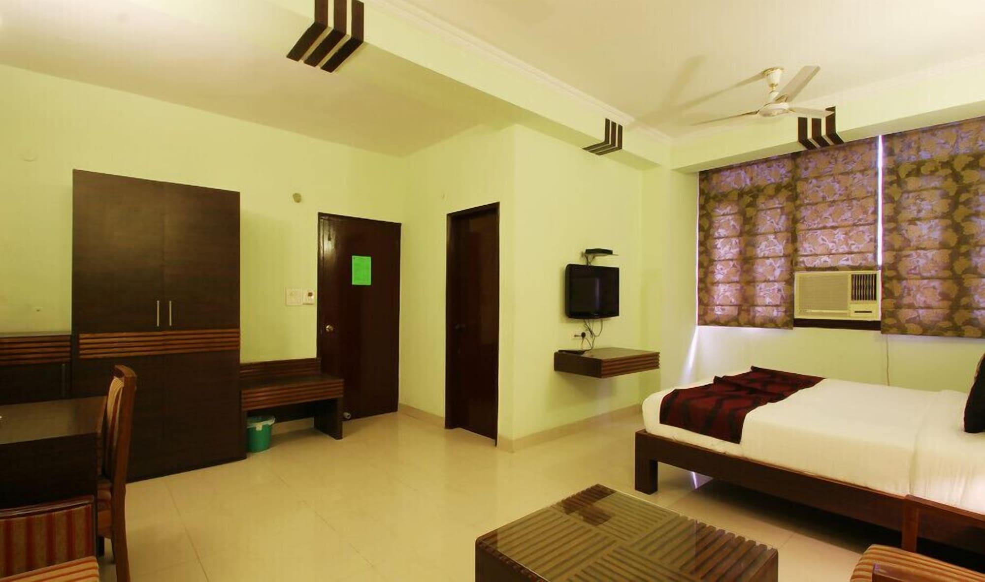 The Crest Inn Delhi  Buitenkant foto