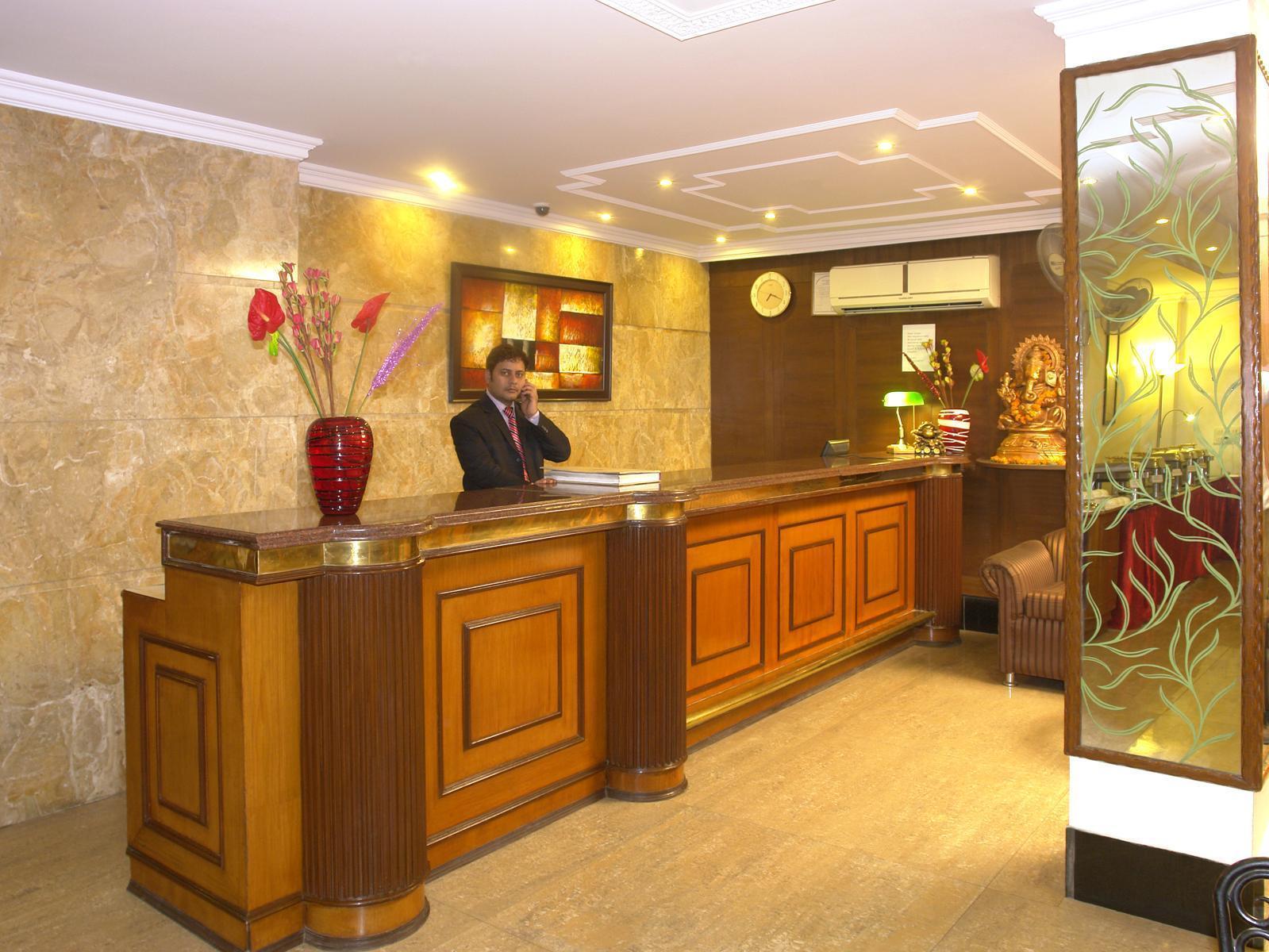 The Crest Inn Delhi  Buitenkant foto