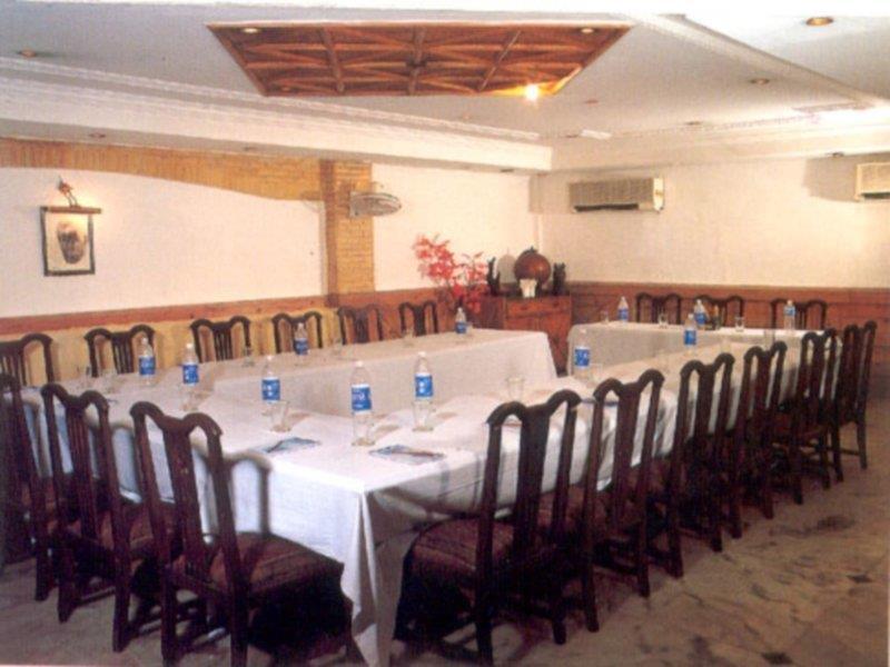The Crest Inn Delhi  Buitenkant foto