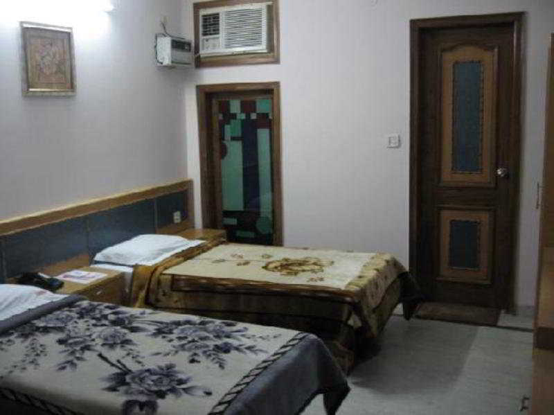 The Crest Inn Delhi  Buitenkant foto