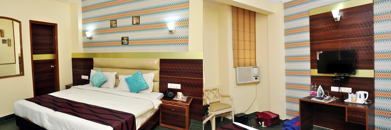 The Crest Inn Delhi  Buitenkant foto