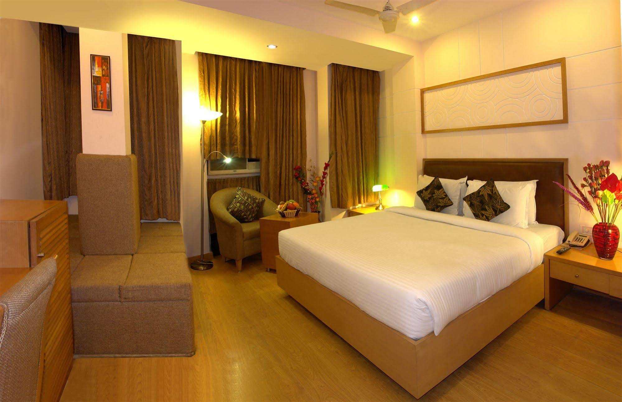 The Crest Inn Delhi  Buitenkant foto