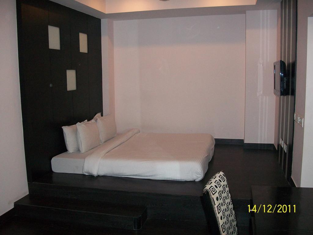The Crest Inn Delhi  Buitenkant foto